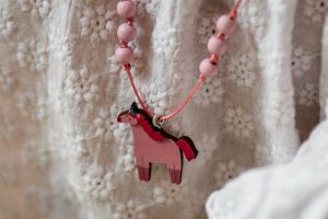 Povrázkový náhrdelník s príveskom Cute Unicorn 