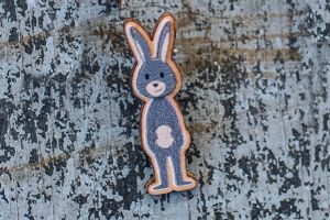 Drevená brošňa Cute Bunny