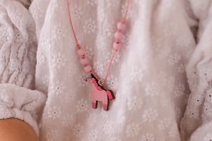 Povrázkový náhrdelník s príveskom Cute Unicorn 
